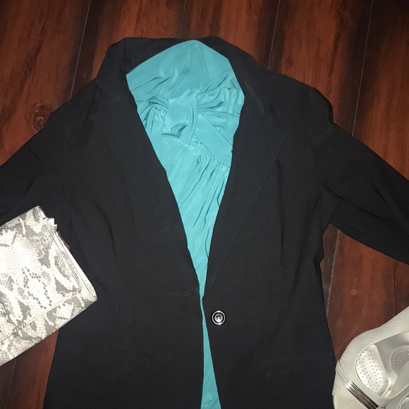 Green sleeveless blouse - Picture 2 of 3